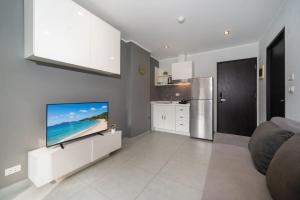 Modern 1BR Condo Tower One 205 - Pool & Gym - Chalong Pier