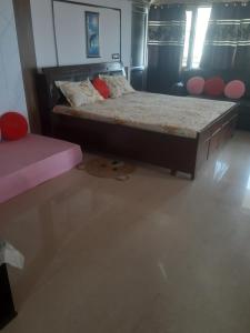 Crest Luxury Suite Homestay in the Heart of the City