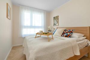 Comfortable Apartment with Balcony, Pet Friendly by Noclegi Renters