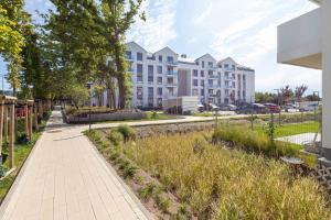 Comfortable Apartment with Balcony, Pet Friendly by Noclegi Renters