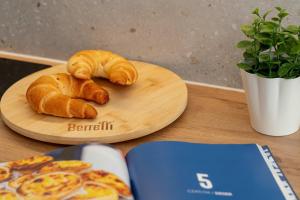 Comfortable Apartment with Balcony, Pet Friendly by Noclegi Renters