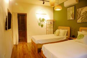 Charming 2BR Oasis near West Lake & Old Quarter
