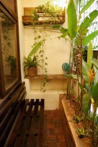 Charming 2BR Oasis near West Lake & Old Quarter