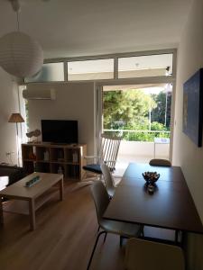 Vouliagmeni Apartment Opposite The Margi