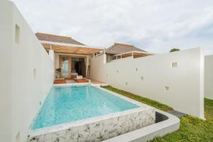 KALM Seafront Pool Villa Samui