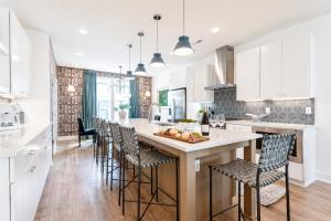Luxe 4BR Retreat with Hot Tub & Skyline Deck