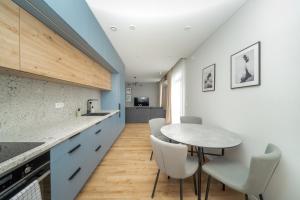Gediminas Castle View Apartment with Parking by Reside Baltic