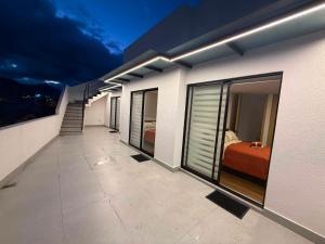 Tu Hogar Lejos de Casa Espaciosa Casa de 3 Dormitorios con Terraza, Parqueo y Acceso a Atracciones Turísticas