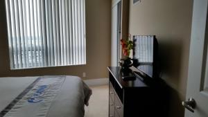 Platinum Suites- One Bedroom Plus Close Den