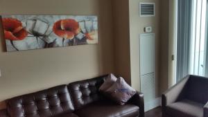Platinum Suites- One Bedroom Plus Close Den