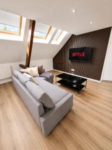 Modernes Penthouse-Loft mit Netflix, AC und Terrasse