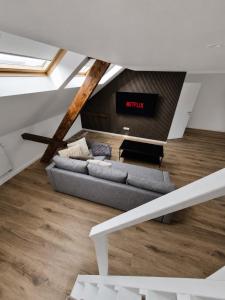 Modernes Penthouse-Loft mit Netflix, AC und Terrasse