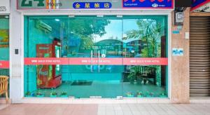 OYO 850 Gold Star Hotel