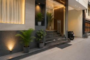 Hotel Starlin Near Delhi Airport & Free Airport Pickup