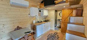 Air-conditioned cottage with a Mountain view and a private garden