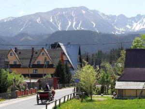 Air-conditioned cottage with a Mountain view and a private garden