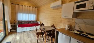 Air-conditioned cottage with a Mountain view and a private garden
