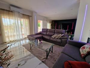 Family villa with 5 bedrooms and a pool