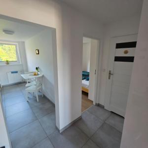 Słoneczny Apartament Panorama 5 7 z Widokiem na Jezioro i Góry