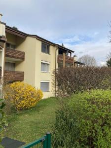 Likeable quiet 2-room apartment with balcony