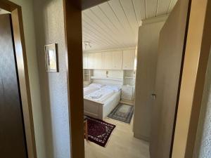 Likeable quiet 2-room apartment with balcony
