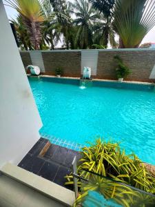 Studio with pool in Chic Condo