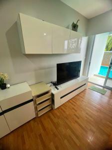 Studio with pool in Chic Condo