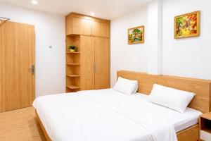 Sea Side Hotel & Booking Tour Office