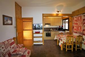 Chalet De La Tour - entièrement rénové et confortable MAE-3503