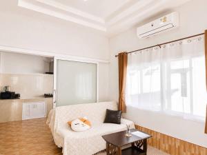 Spacious 1br White House