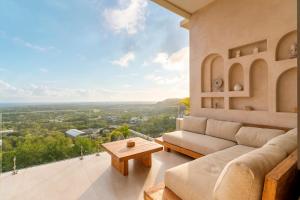 Zdenka - Luxury Ocean View Villa in Bingin