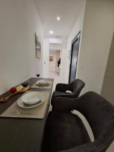 Sunset Cove Apartment