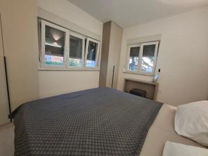 Sunset Cove Apartment