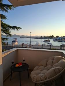 Sunset Cove Apartment