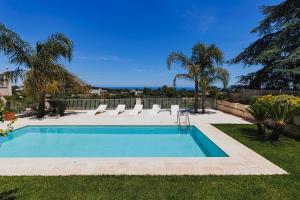 White Stone Luxury Villa
