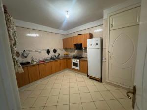 Modern 3-Bedroom Apartment in Laouina