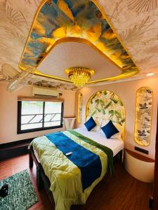 Triptgo 2 Bedroom Upper deck Houseboat