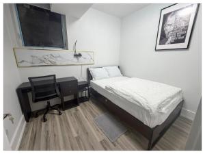 Spacious 3 Bed, 2 Full Bathroom 2 Kitchen - Walk to Kennedy Transit Hub