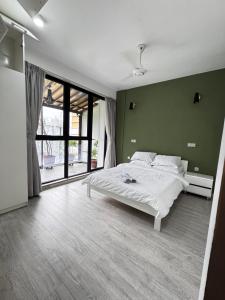 Spacious 3BR Apartment with Large Balcony