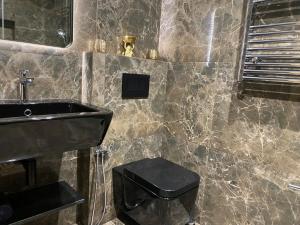 Zebra Suite 5 mins walk TO BEACH in Historic Old Town