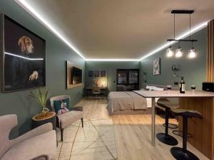 Zebra Suite 5 mins walk TO BEACH in Historic Old Town