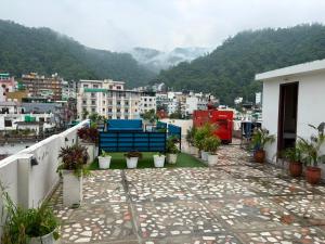 Ima Ganga Hotel - Aesthetic, Quite Mountain View Rooms In Upper Tapovan with netflix, free airport pickup for 7 or more nights booking