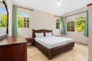 3BR Villa & Studio with Pool, Jacuzzi & Luscious Garden