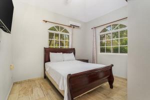 3BR Villa & Studio with Pool, Jacuzzi & Luscious Garden
