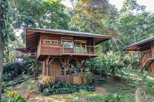 Carenero Hills - Beach and Surf Bungalows