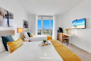 Stylish Studio with Intercoastal View & Pool