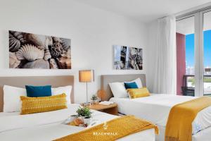 Stylish Studio with Intercoastal View & Pool