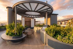 Modern Studio with View Pool and Parking