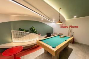 Modern Studio with View Pool and Parking