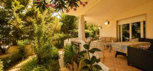 Marea Gold Suite Garden and Sky